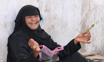 Rare, but some women chew qat as well