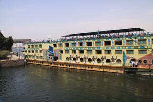 Another hotel enters the lock while we wait